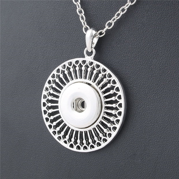 Vintage Round 18mm Metal Xinnver Snap Necklace