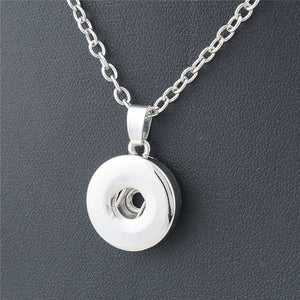 Vintage Round 18mm Metal Xinnver Snap Necklace